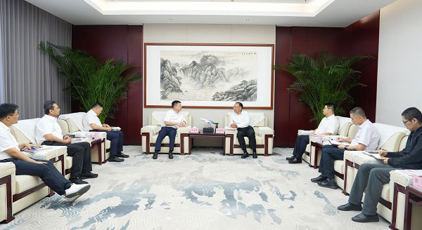 岳文彥一行拜訪(fǎng)湖北機(jī)場(chǎng)集團(tuán)黨委書(shū)記、董事長(zhǎng)李忠祿